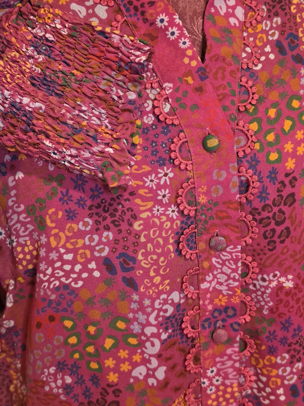 Women's Pink Floral Print Button-Front Blouse Medium